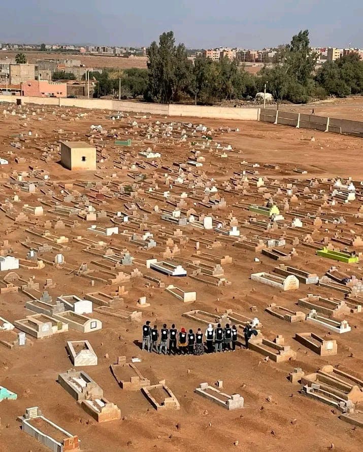 تنظيف مقبرة المدينة