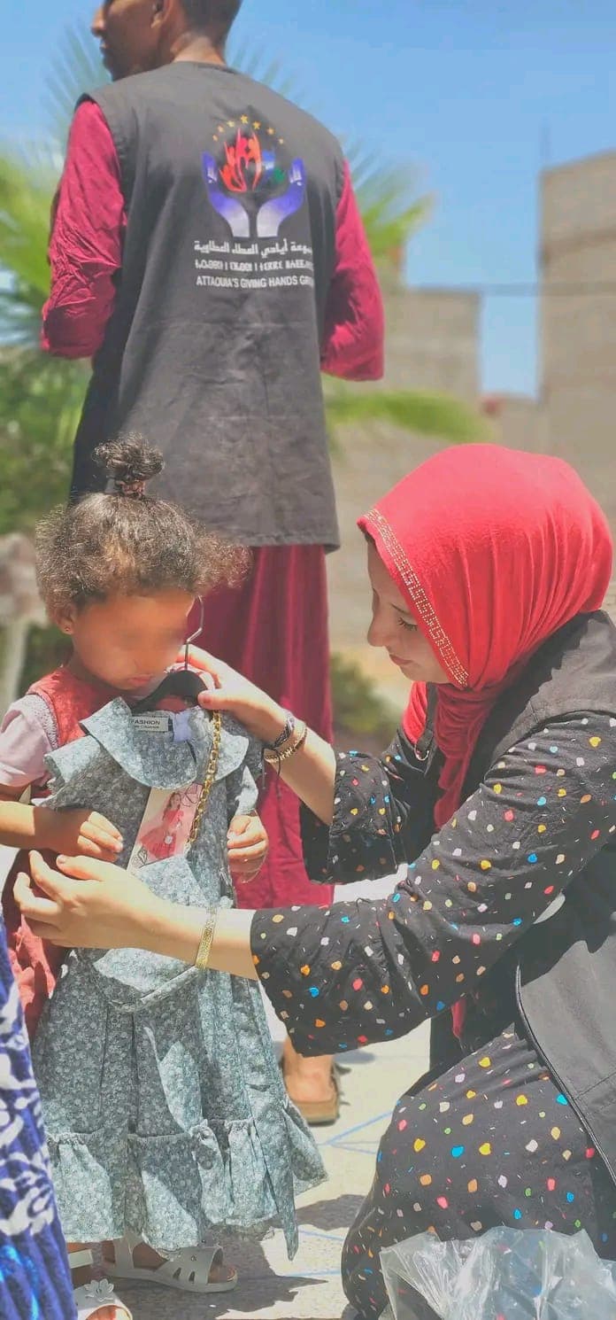 توزيع ملابس العيد